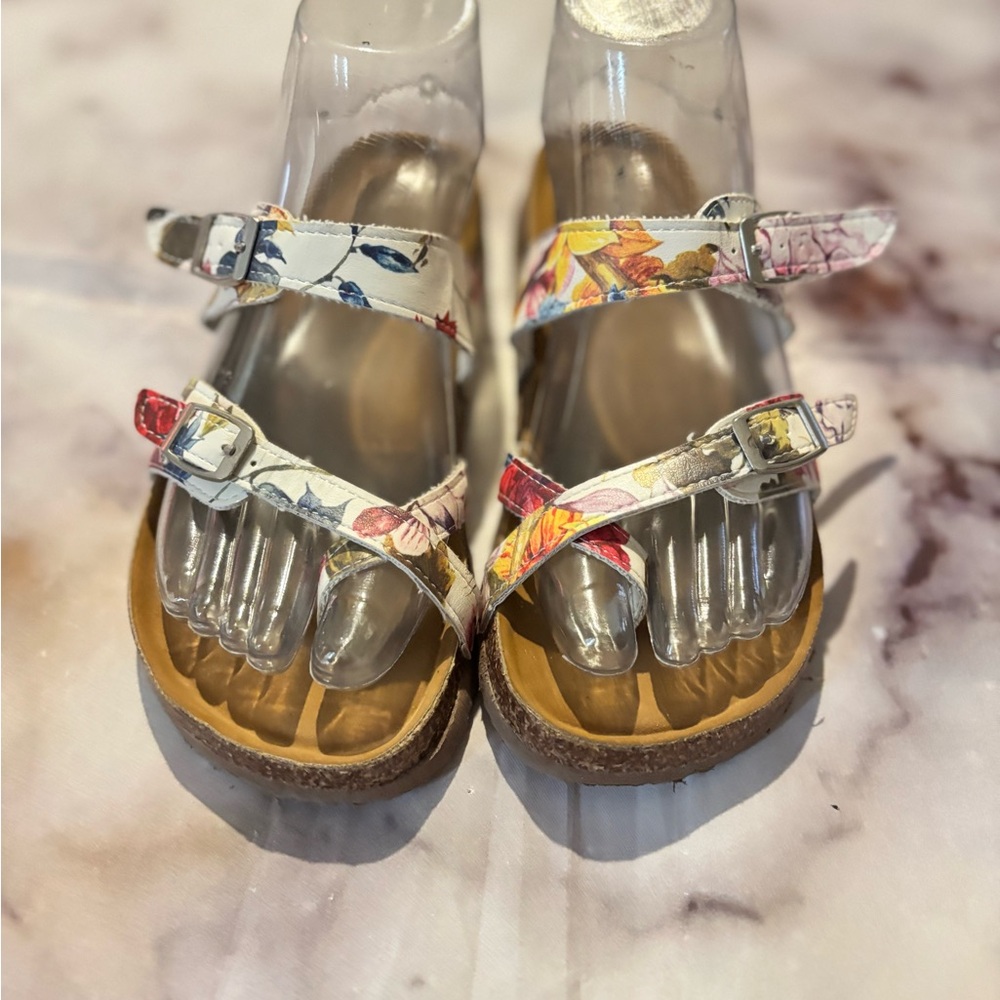 Steve Madden White and Red Sandals with Cork Footbed